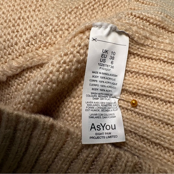 NWOT-woman’s V-neck, beige soft sweater, oversized relaxed fit UK-10-EU-38-US-6 - Picture 9 of 16